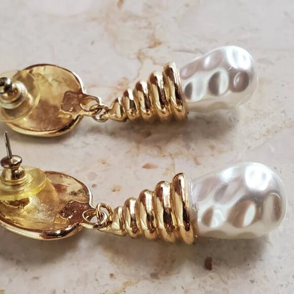 Etruscan Faux Baroque Pearl Drop Earrings - Picture 6 of 9